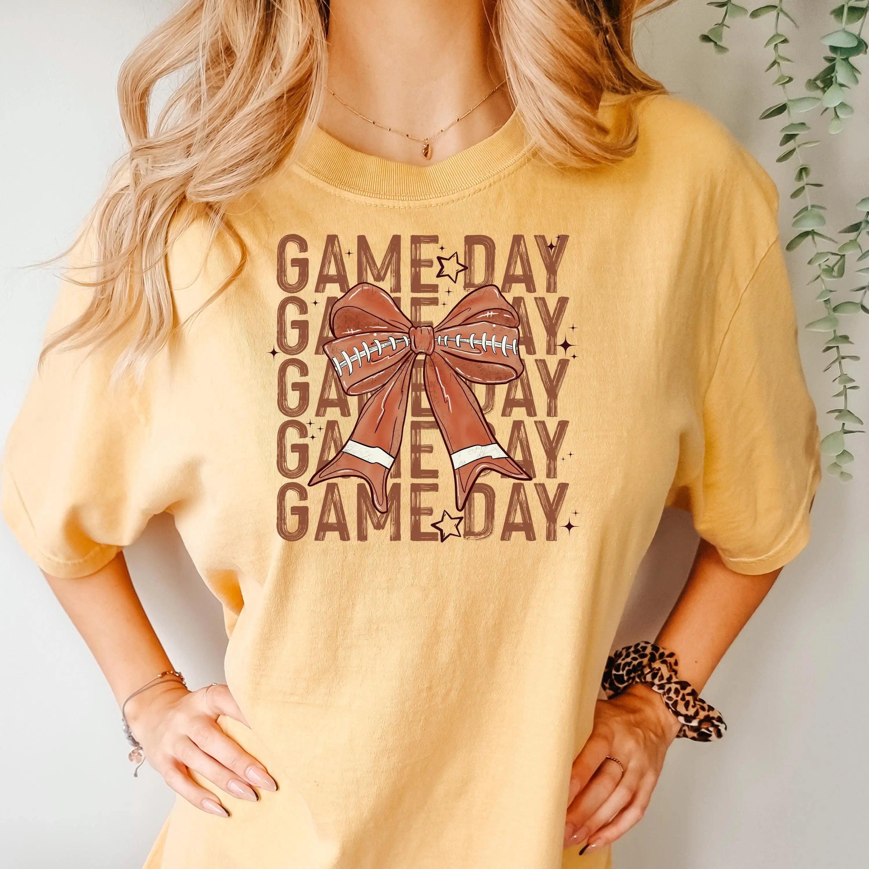 Game Day Comfort Colors T-Shirt for Women Football Bow Graphic Tee Fall Sports Fan Shirt CuteVintage Coquette Tailgate Outfit Game Day Top