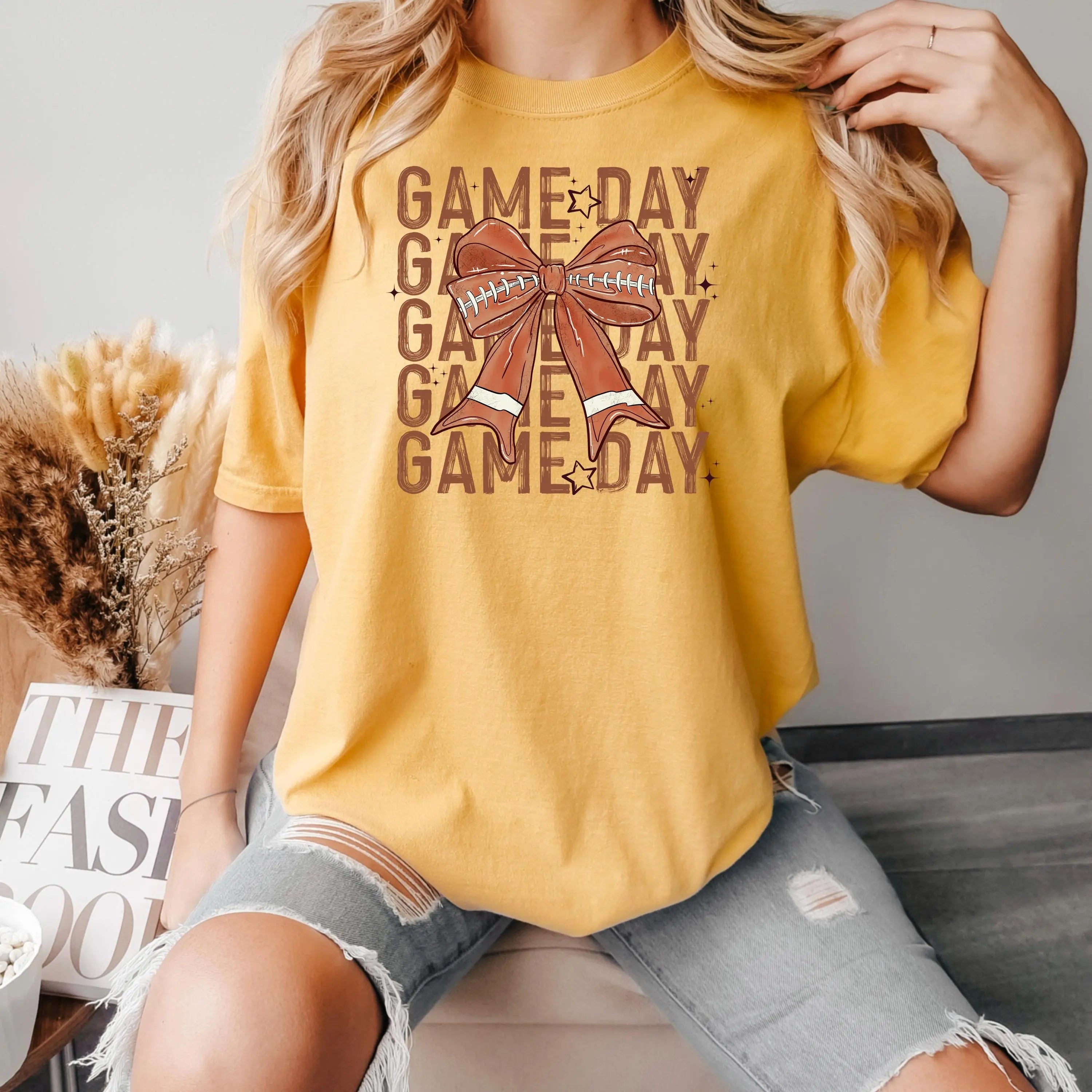 Game Day Comfort Colors T-Shirt for Women Football Bow Graphic Tee Fall Sports Fan Shirt CuteVintage Coquette Tailgate Outfit Game Day Top